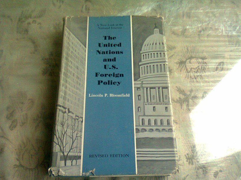 THE UNITED NATIONS AND U.S. FOREIGN POLICY - LINCOLN P. BLOOMFIELD  (CARTE IN LIMBA ENGLEZA)