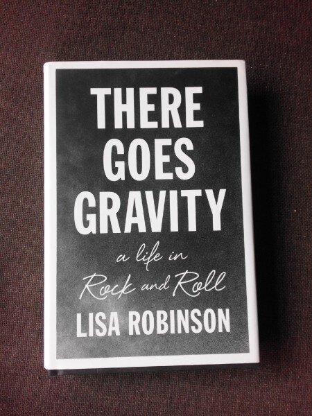 THERE GOES GRAVITY, A LIFE IN ROCK AND ROLL - LISA ROBINSON  (CARTE IN LIMBA ENGLEZA)