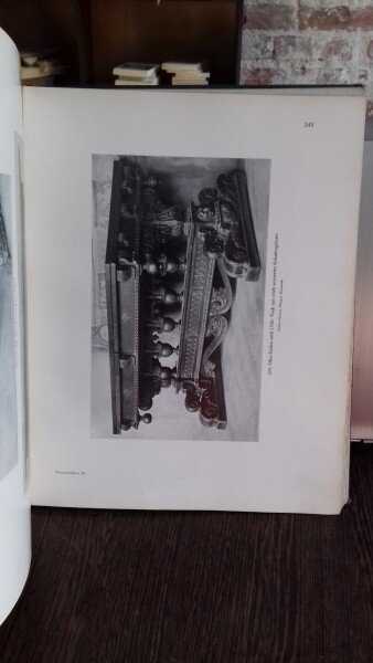WOHNUNGSKULTUR UND MÖBEL DER ITALIENISCHEN RENAISSANCE - FRIDA SCHOTTMULLER (MOBILER DE APARTAMENT, IN ITALIA, EPOCA RENSTERII)