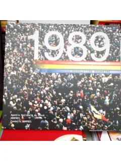 1989 REVOLUTIA ROMANA , CARTE IN LIMBA ROMANA , ENGLEZA , FRANCEZA