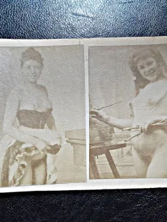 2 fotografii vechi, cca 1900, cu tema erotica, lipite pe carton