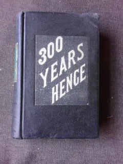 300 YEARS HENGE - WILLIAM DELISLE HAY  (CARTE IN LIMBA ENGLEZA)