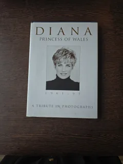 Diana, Princess of Wales 1961-97 - album de fotografie, in engleza