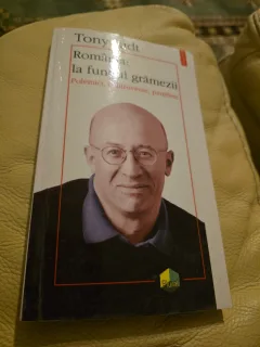 România: la fundul grămezii - Tony Judt