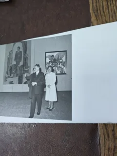 Fotografie din perioada comunista , Nicolae Ceausescu vizita la muzeu impreuna cu Elena Ceausescu alb/negru