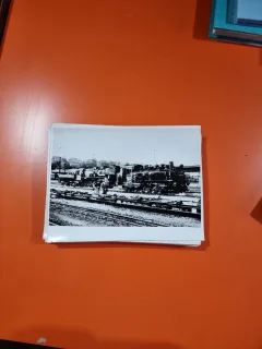 Fotografie linie ingusta Zittau, sasiuri rulante, 1978 si linie normala loc BR52 cu ejector Gysel