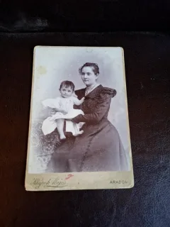 Fotografie Cabinet Femeie cu Copil, Aradon - Klapok Alajos