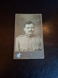 Fotografie tip CDV Militar in Uniforma , Capitan , 1918 - Alb/Negru