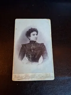 Fotografie tip CDV Portret Femeie alb/negru - Institutul Fotografic Turn-Severin