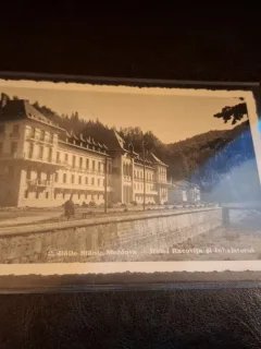 Carte postala , Baile Slanic-Moldova , Hotel Racovita si Inhalatorul , alb negru - Necirculata