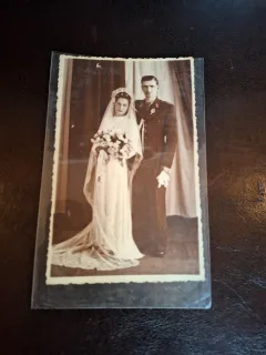 Fotografie tip carte postala , Mire si Mireasa  - alb negru