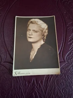 Fotografie tip carte postala , portret femeie , alb negru - necirculata