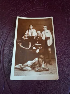 fotografie tip carte postala, Militar cu familia, alb negru - necirculata