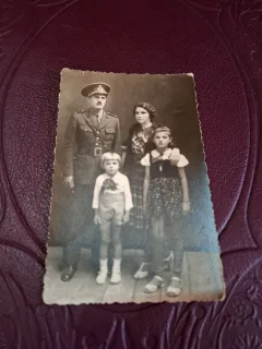 fotografie tip carte postala, Militar cu familia, - necirculata