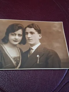 Fotografie tip carte postala, Cuplu tanar, alb negru - circulata
