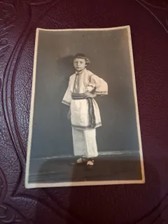 Fotografie tip carte postala, copil in costum popular,alb negru, necirculata - Foto Jolly