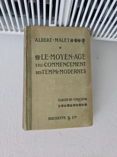 Le Moyen-Âge et le Commencement des Temps Modernes - Albert Malet