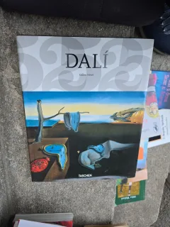 DALÍ - Gilles Néret