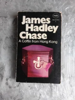 A COFFIN FROM HONG KONG - JAMED HADLEY CHASE  (CARTE IN LIMBA ENGLEZA)