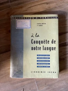 A la conquête de notre langue. Elocution. Vocabulaire. Grammaire. Orthographe. Construction de phrases. Cours élémentaire 1e année.
