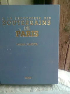 A LA DECOUVERTE DES SOUTERRAINS DE PARIS - PATRICK SALETTA   (CARTE DE FOTOGRAFIE, TEXT IN LIMBA FRANCEZA)