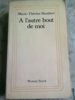 A L'AUTRE BOUT DE MOI - MARIE THERESE HUMBERT  (CARTE IN LIMBA FRANCEZA)