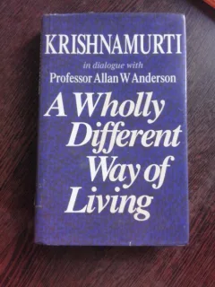 A WHOLLY DIFFERENT WAY OF LIVING - KRISHNAMURTI IN DIALOGUE WITH PROFESSOR ALLAN W ANDERSON  (CARTE IN LIMBA ENGLEZA)