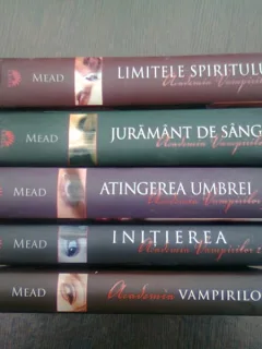 ACADEMIA VAMPIRILOR - RICHELLE MEAD  VOL.1+2+3+4+5