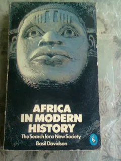 AFRICA IN MODERN HISTORY - BASIL DAVIDSON  (CARTE IN LIMBA FRANCEZA)