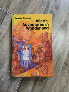 ALICE S ADVENTURES IN WONDERLAND - LEWIS CARROLL  (CARTE IN LIMBA ENGLEZA)