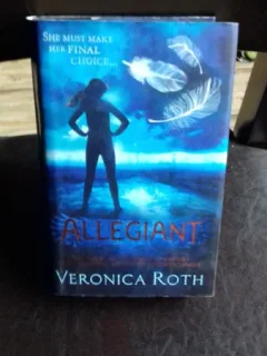 ALLEGIANT - VERONICA ROTH