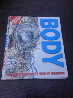 An amazing tour of human anatomy - Richard Walker  (text in limba engleza, cu CD)