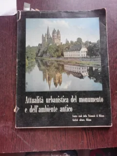 ATTUALITA URBANISTICA DEL MONUMENTO E DELL'AMBIENTE ANTICO  (TEXT IN LIMBA ITALIANA)