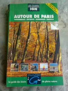 AUTOUR DE PARIS - LE GUIDE DE LOISIR DE PLEINE NATURE  (CARTE IN LIMBA FRANCEZA)