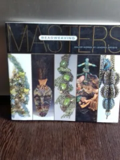 BEAD WEAVING MASTERS. MAJOR WORKS BY LEADING ARTISTS  (MARI MAESTRI. PRINCIPALELE LUCRARI ALE ARTISTILOR)