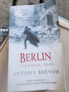 BERLIN CADEREA 1945 - ANTONY BEEVOR