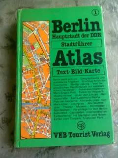 BERLIN HAUPTSTADT DER DDR, ATLAS   (TEXT IN LIMBA GERMANA)
