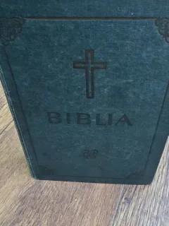 Biblia sau Sfanta Scriptura publicata in anul 1975 sub indrumarea si purtatea de grija a Prea Fericitului Parinte Justian