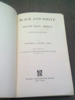 BLACK AND WHITE IN SOUTH EAST AFRICA - MAURICE S. EVANS  (CARTE IN LIMBA ENGLEZA)