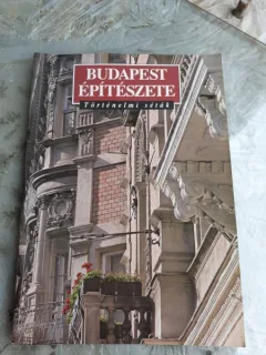BUDAPEST EPITESZETE  (CARTE IN LIMBA MAGHIARA(