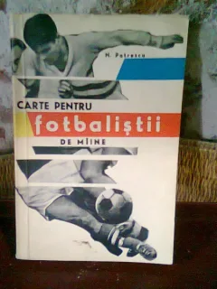 CARTE PENTRU FOTBALISTII DE MAINE - N. PETRESCU