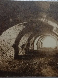 Carte Postala, Ada-Kalh catacombele, perioada anilor 40