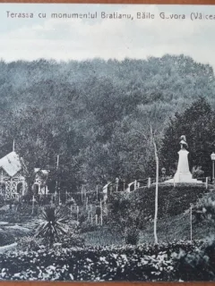 Carte postala, Baile Govora, terasa cu monumentul Bratianu, perioada interbelica