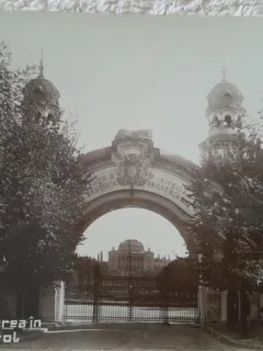 Carte postala, Bucuresti, intrarea in Parcul Carol, perioada interbelica