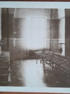 Carte postala, Cluj, Scoala catolica de fete MARIANUM, interior, spalator, perioada interbelica