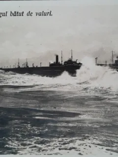 Carte postala, Constanta, digul batut de valuri, 1937