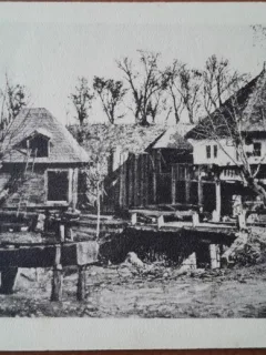 Carte postala, curte taraneasca din Romania, inceput de secol XX