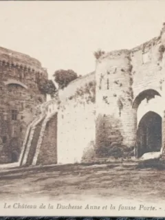 Carte postala, Dinan, La Chateau de la Duchesse Anne et la fausse Porte, perioada interbelica