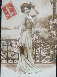 Carte Postala, Femeie cu un cos de flori, 1912