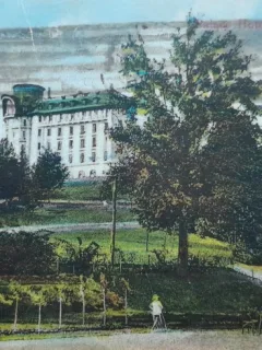 Carte postala, Govora, Hotel Palace si vedere din parc, 1925